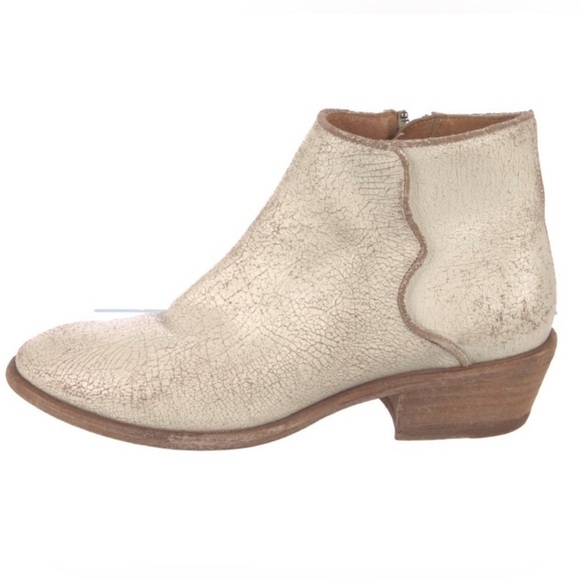 Frye Carson Piping Western Bootie Women 7.5 in Off White Distressed Finish - Picture 2 of 7